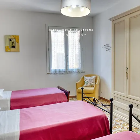 Casa Dei Coralli Panoramic Sea View Centro Storico By Sicily Solutions