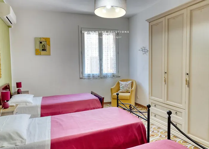 Casa Dei Coralli Panoramic Sea View Centro Storico By Sicily Solutions