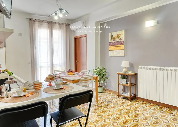 Casa Dei Coralli Panoramic Sea View Centro Storico By Sicily Solutions