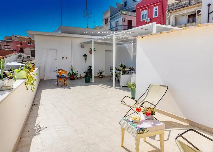 Casa Dei Coralli Panoramic Sea View Centro Storico By Sicily Solutions * Castellammare del Golfo