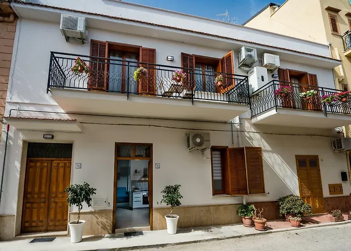 Casa Dei Coralli Panoramic Sea View Centro Storico By Sicily Solutions